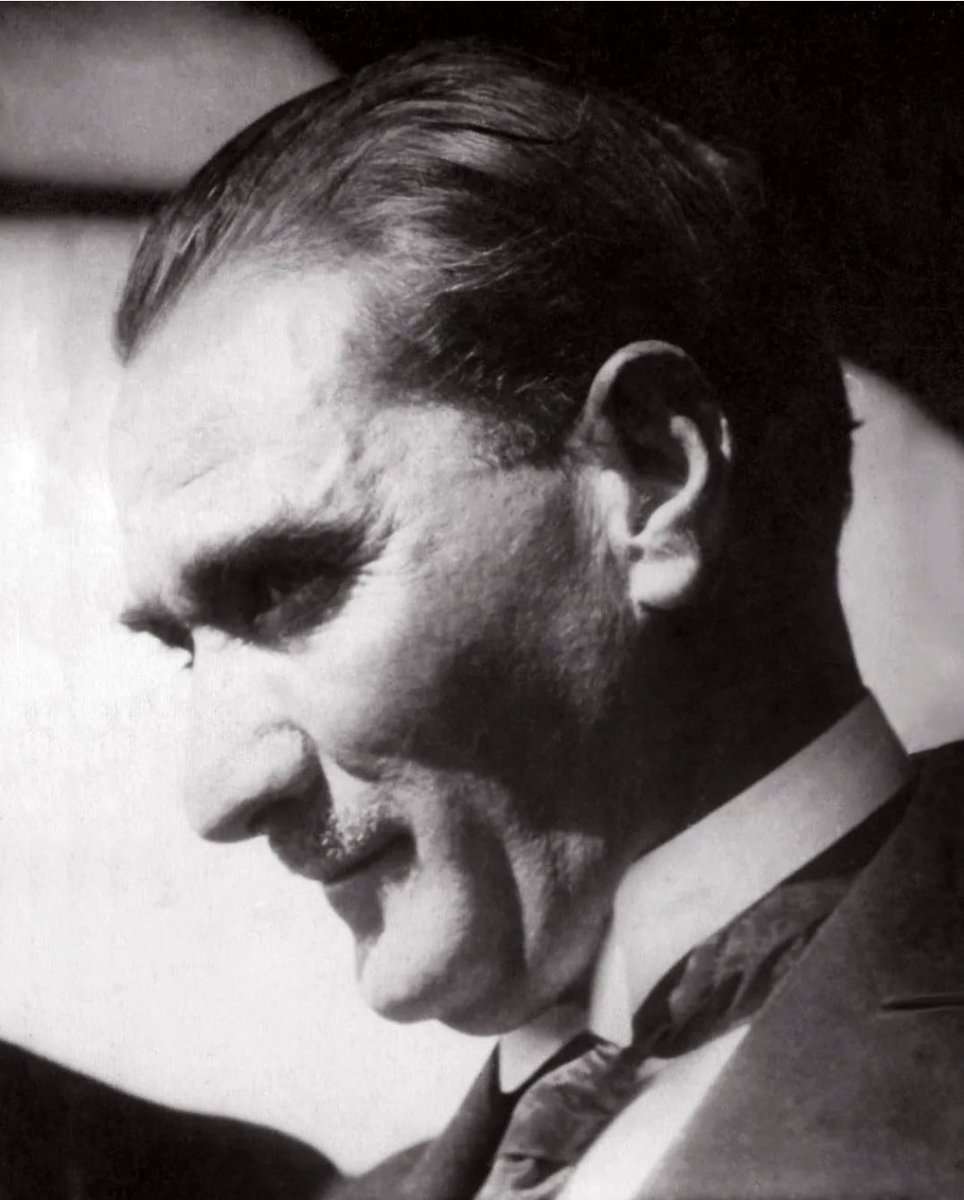 Tüm Dünyada çaldığında göz yaşlarına boğan tek Siren sesi Her #10Kasim Türk topraklarında çalar.
Atam Aşk ile ...