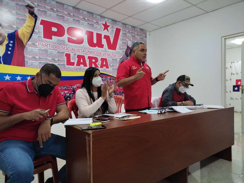 AgueroYanys's tweet photo. #9Nov | Reunidos en la casa del partido junto al equipo político estadal del @PartidoPSUV, @JuventudPsuvLa y el comando de campaña Aristóbulo Istúriz, estamos ya preparados con nuestros candidatos y candidatas para la victoria Perfecta este prox. 21Nov
#PuebloDignoYSoberano https://t.co/deEhmtXPoC