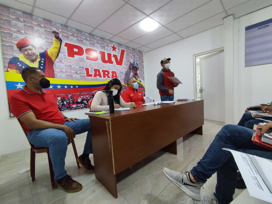 AgueroYanys's tweet photo. #9Nov | Reunidos en la casa del partido junto al equipo político estadal del @PartidoPSUV, @JuventudPsuvLa y el comando de campaña Aristóbulo Istúriz, estamos ya preparados con nuestros candidatos y candidatas para la victoria Perfecta este prox. 21Nov
#PuebloDignoYSoberano https://t.co/deEhmtXPoC