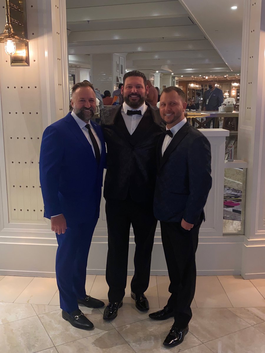 culbertsonand's tweet photo. Jayson Flory, Colby Culbertson and Michael Culbertson looking sharp before the eXp Realty Awards Dinner Gala in Las Vegas for #EXPCON2021!
#culbertsonandgraygroup #culbertsonandgray #realtor #realestate #expcon2021 #expcon #brokeredbyeXprealty #exprealtyproud #expproud https://t.co/8lePK5iSAy