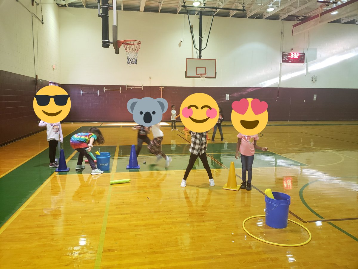 TUHO being modified for 3rd grade. #vahperd21 new game to incorporate throwing, score keeping and teamwork. #physed #BuildingtheBestSPS