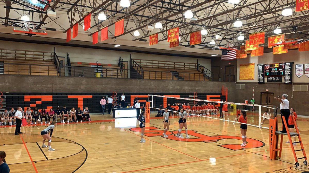 dvfb12thman's tweet photo. Lady Thunder fought hard but lost in 4. Great season, proud of the team! SlemShady era off to a great start! 🏐⚡️🏐⚡️💥 https://t.co/8JQUAW7ys5