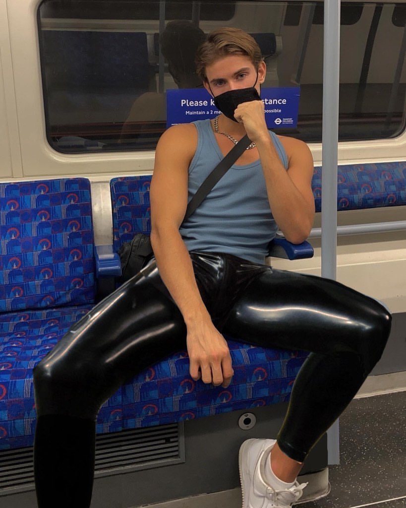 boystobreed's tweet photo. I don’t know whose man this is, but I want him. 😍 https://t.co/gjuveZZcny