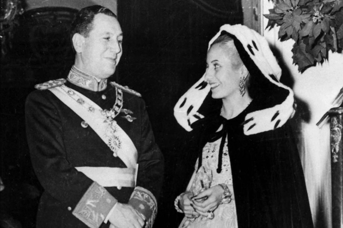 archivoperon's tweet photo. Perón & Evita
#peronyevita #evaduarte #juandomingoperon #evitaeterna #peroneterno #evacapitana #granconductor #evaperon #peroncumple #evitadignifica ##justiciasocial #peronismo
#justicialismo #peronista #archivoperonista https://t.co/3BfUrphTdn