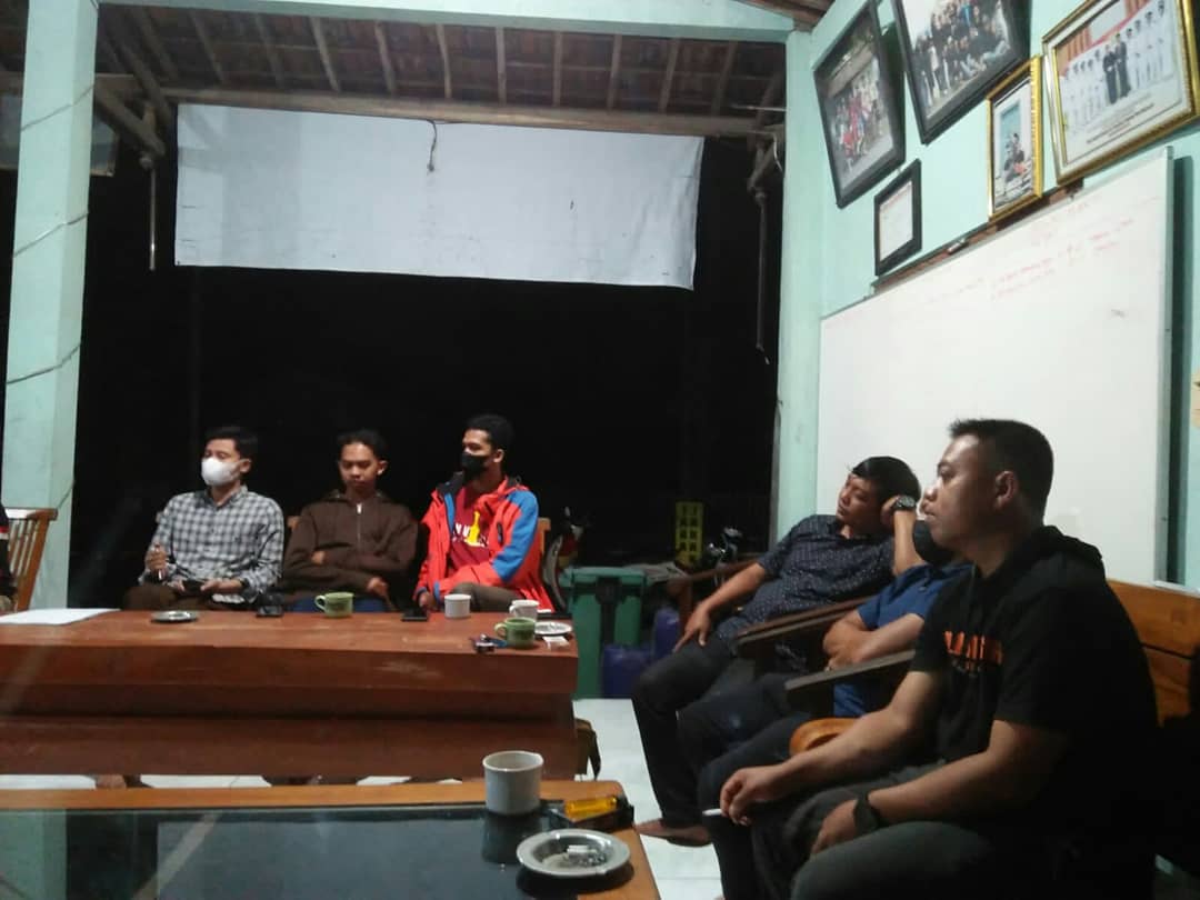 SepatPemdes's tweet photo. Kegiatan hari Selasa, 9 November 2021, pertemuan pembahasan Rencana Tindak lanjut tentang Desa Wisata Sepat Berdikari (Dewi Sri). Tempat pertemuan di rumah Mulyono Kepala Desa Sepat

#Sepathebatdanbermartabat #desawisata #wisataunik https://t.co/wcuVLuibO3