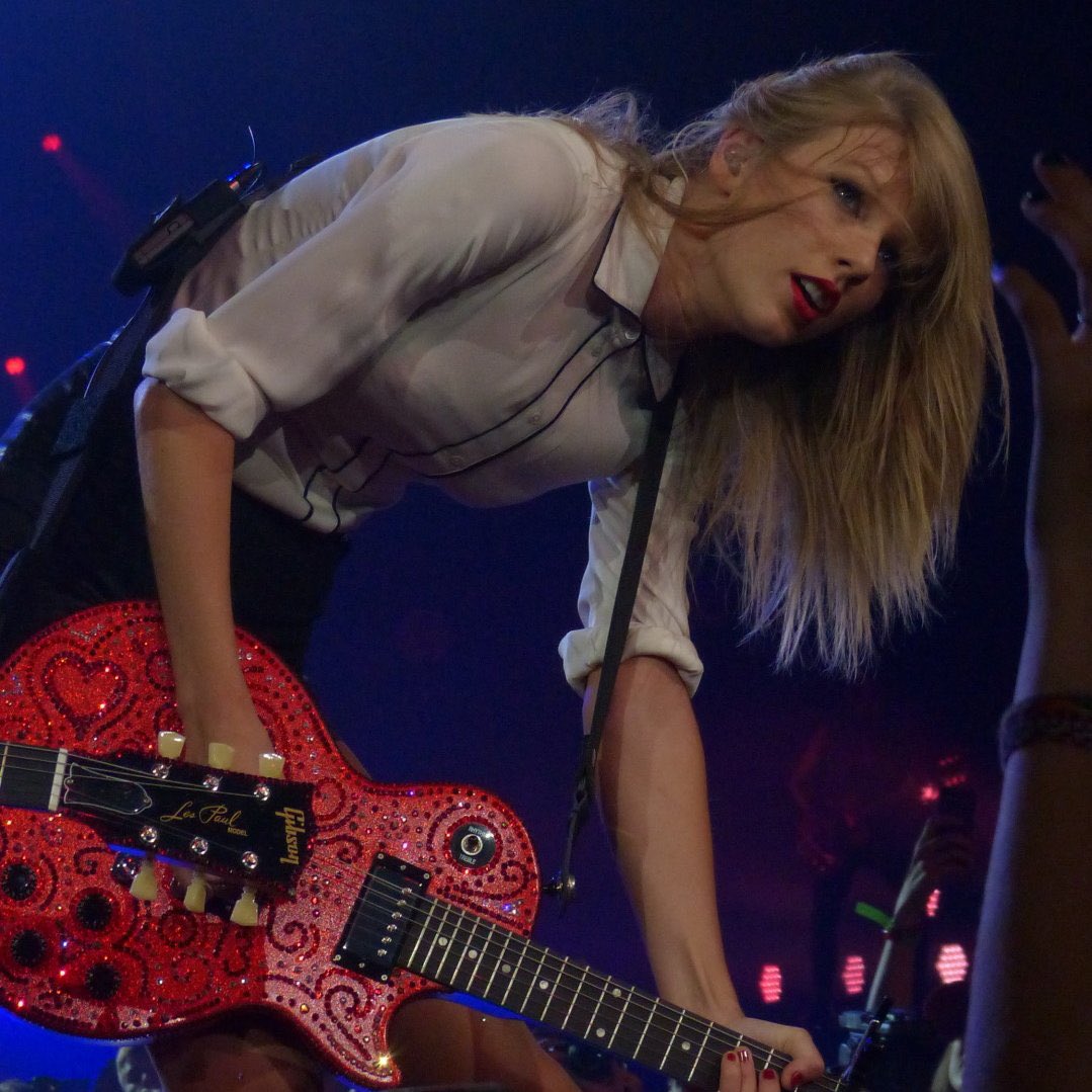 EN 2 DÍAS SALE RED TAYLOR'S VERSION
nivel de emoción? Comenta usando #ARIAsTaylorSwift