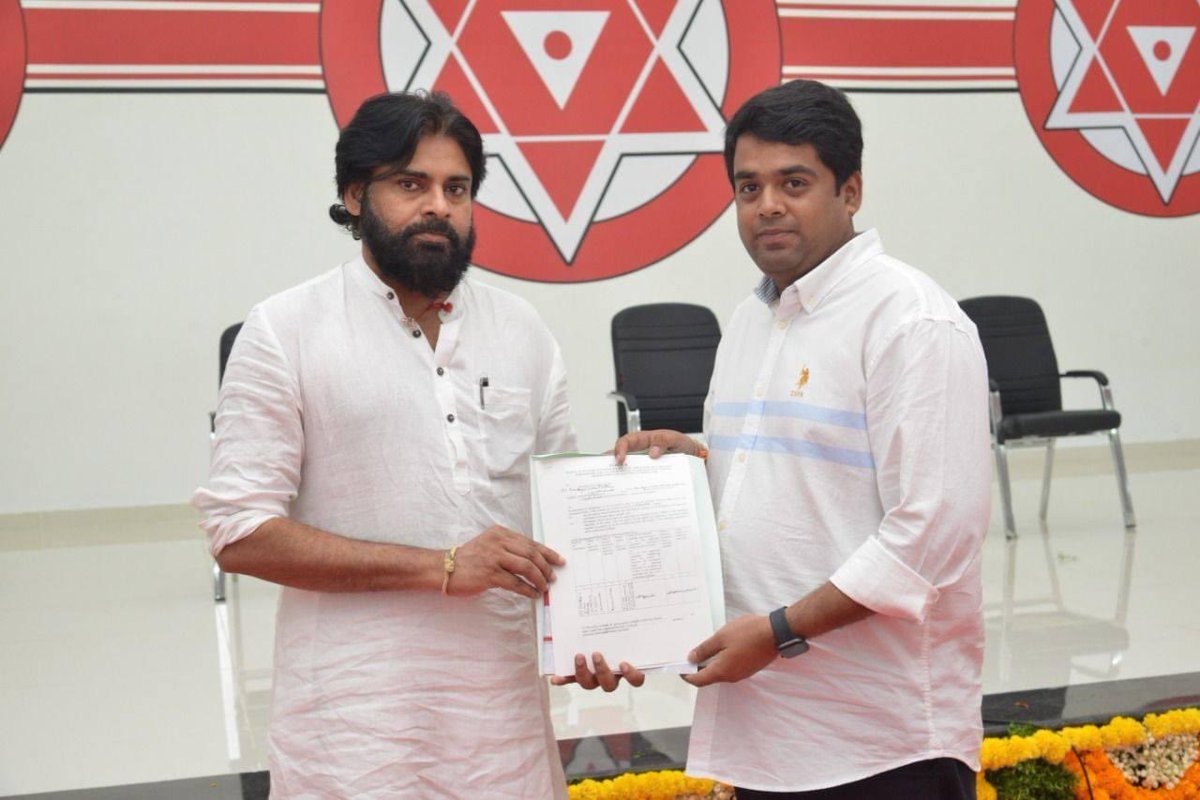 JanasainikPKF's tweet photo. Do Follow And Support Our @JanaSenaParty Anantapur District President @tc_varun 

#JSPForNewAgePolitics #JSPWithAPStudents @PawanKalyan https://t.co/ZASfc8wm8r