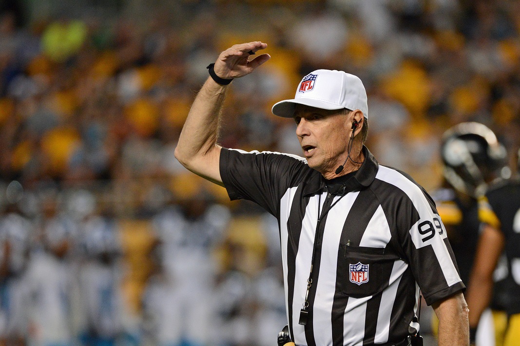 ErikLambert1's tweet photo. Chris Simms Has Wild Personal Story About Ref Who Screwed The #Bears https://t.co/vzOwZm3Pse https://t.co/kzK81e2gsD