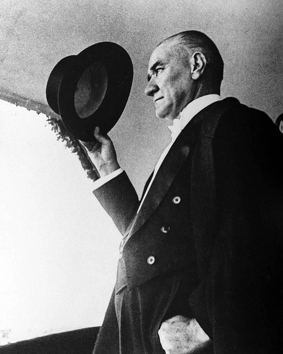 Bedenin toprak ama fikrin ve hürriyetin biziz!
#10Kasim1938