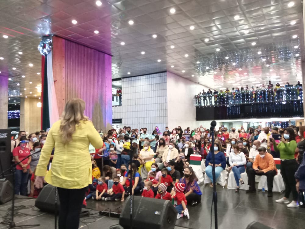 mineducacion_ve's tweet photo. Hijos e hijas de los trabajadores y trabajadoras del @MPPEDUCACION fueron beneficiados con obsequios en el marco del inicio de las festividades decembrinas. @NicolasMaduro  @_LaAvanzadora
#PuebloDignoYSoberano https://t.co/bn192dpUrQ