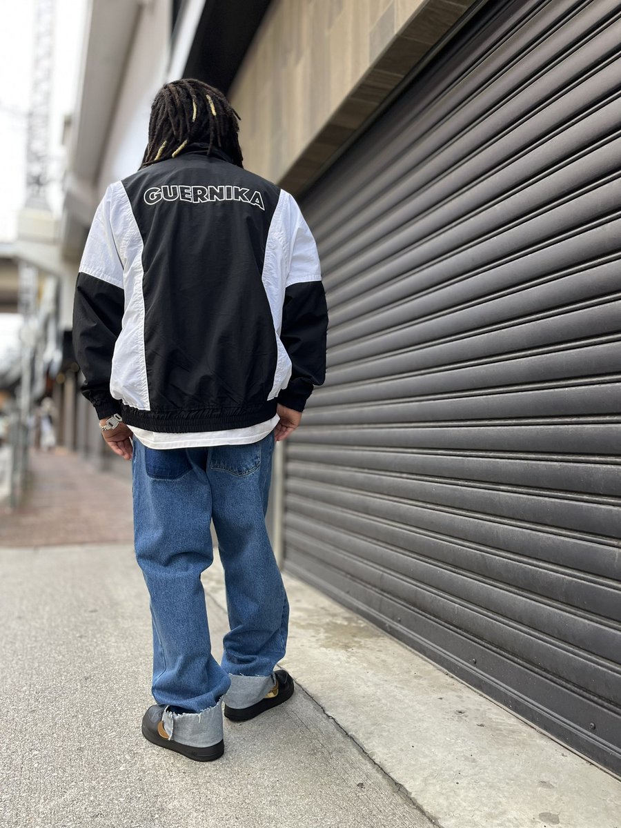 royalflashumeda's tweet photo. guernika 新作
ナイロンジャケット

guernikaに中でもシンプルでとても使いやすいデザインですね。
さらっと出掛けるのに良いアイテムですね。 https://t.co/wurFNIHBe5