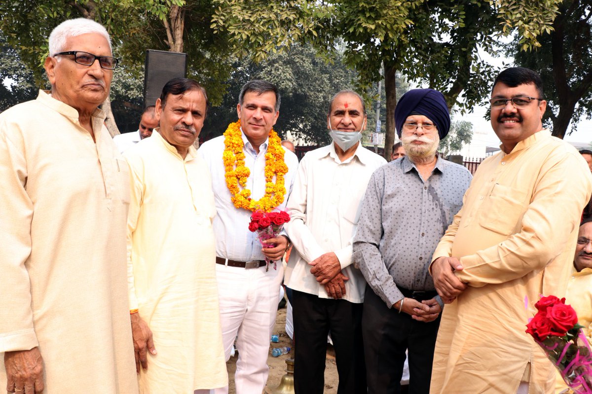 10a_rwa's tweet photo. @udaybiryadav @TOIGurgaon @its_AkankshaG @cmohry @DC_Gurugram @MunCorpGurugram @mcgurgaon @Rao_InderjitS @anilvijminister @NaveenGoyalBJP @PMOIndia @narendramodi @BJP4India @BJP4Haryana @drsudhayadavBJP @sudhirsinglabjp @RaoJSinghTOI #जमीनजेहाद RWA SEC.10A Times of India, लोकतंत्र के Rock Strong चौथे स्तंभ का तहे दिल आभार अदा करती है।मायने नहीं रखता नगर निगम,विधायक मेयर पार्षद क्या कहते हैं। तस्वीरें कहानी खुद बयां कर रही हैं। ईडब्ल्यूएस राजस्थान कॉलोनी उद्यान में मंदिर मकान तथा फुटपाथ पर  मंदिर बना कर कब्जा। https://t.co/2DbXuX5dmv