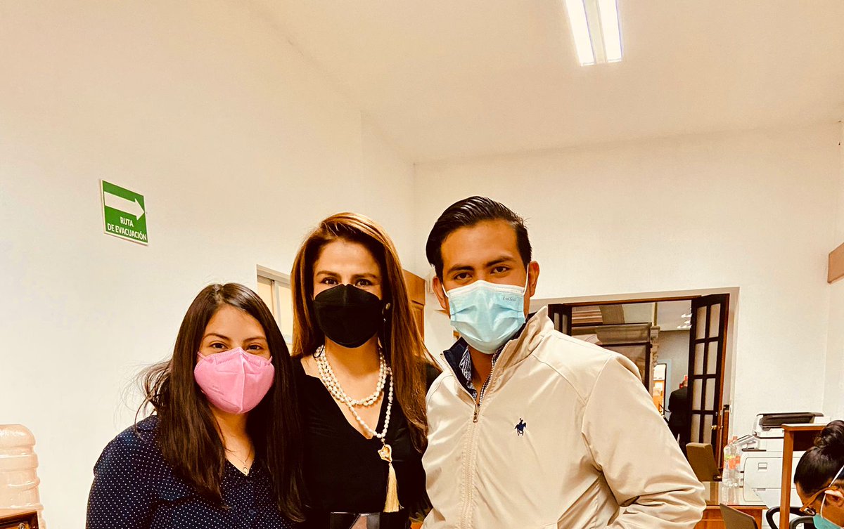 SamEnrique_14's tweet photo. Muy satisfecho y contento de haber acudido al  recinto  del Poder Legislativo del Estado de México y poder saludar a algunos de los @DipPRIedomex y porsupuesto al amigo Diputado @jizquierdorojas quien me recibió en sus oficinas donde tuvimos una plática muy constructiva. https://t.co/eLCO2fQwso