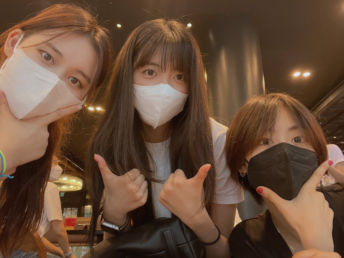 hi guys guess who's back !!