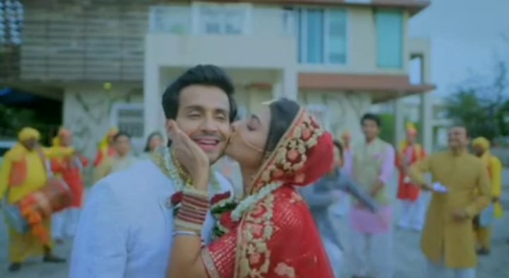 SyedHaniyah's tweet photo. @iconic_awards #Ishqaan is the best nomination for 2022 season 8 
#IshkParZorNahi.  

Rab ne bana di jodi 😘 https://t.co/k1HqPGy3W2