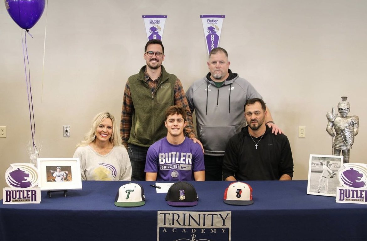 cdaviss2's tweet photo. Official ✍🏽🟣 #RollGrizz @bj_mcvay @TSanagorski https://t.co/UkY96cxUPM