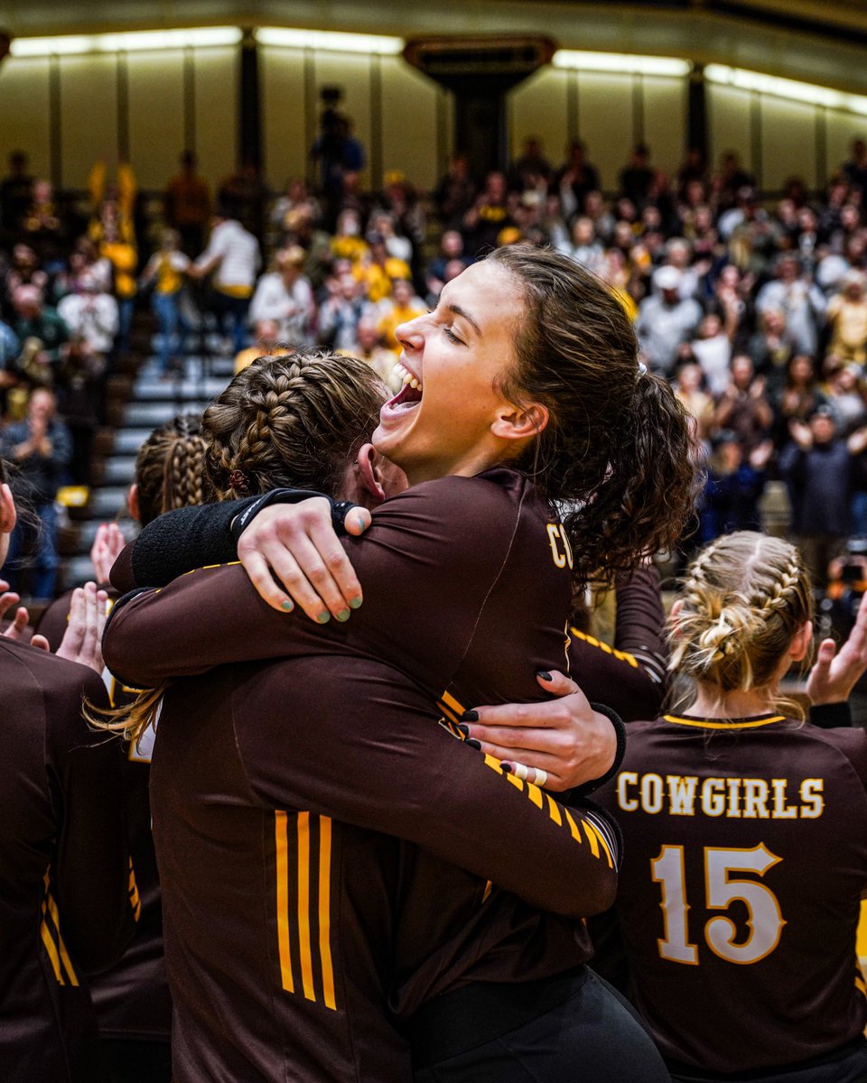 wyoathletics's tweet photo. The comeback. 

The @WYO_Volleyball Border War W! https://t.co/uOxEI9JupQ