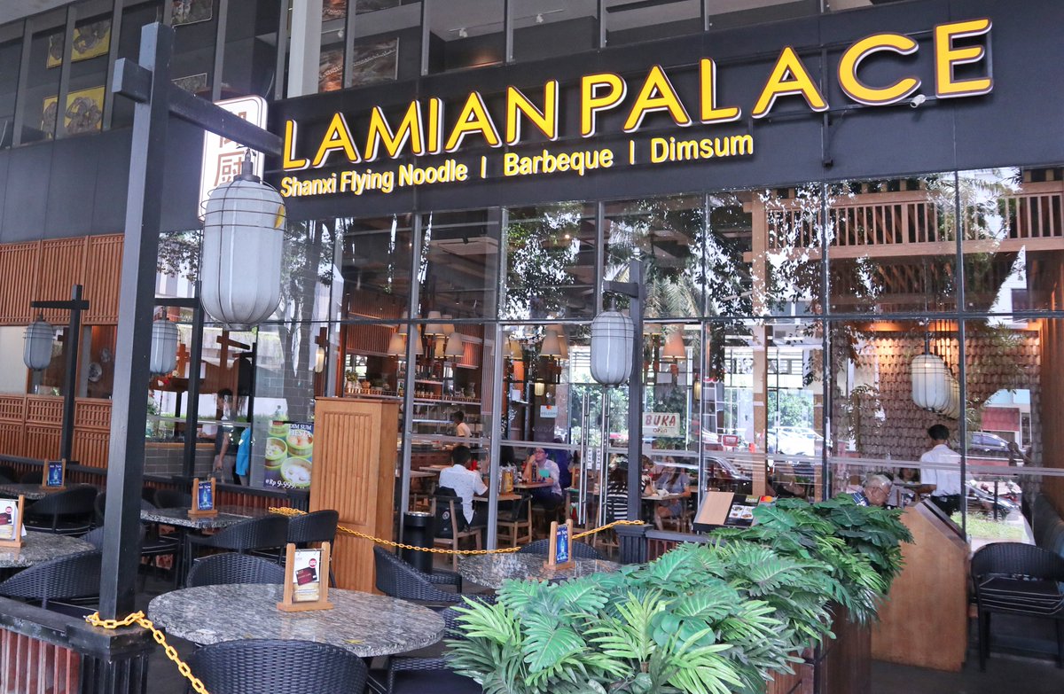 Kesempatan menikmati Lamian Palace bisa kapan aja dan dimana aja. Pagi, siang, malam, bebasin diri kalian!

Ada yang bisa tebak gak yah lokasi outlet Lamian Palace diatas? Kira-kira ada dimana ya? Tulis jawaban kamu dikolom komentar ya!

#lamianpalace #chinesefood