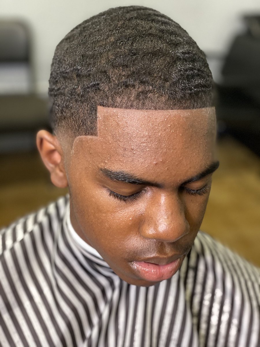 freshfade_ed's tweet photo. Take care of those kids like their paying grown men prices! Don’t rush through their cuts! #Fademasterskids #DALLASBARBER #FADEMASTERS https://t.co/VYrN1gauyG