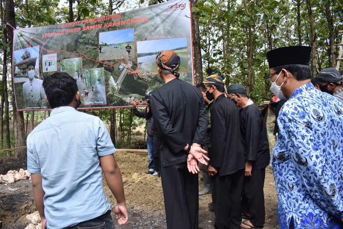 ESDMJateng's tweet photo. Peletakan batu pertama pembangunan tower air mengupayakan banyu panguripan Sedulur Sikep Samin oleh Gubernur @ganjarpranowo di dukuh Karangpace Desa Klopoduwur Kec Banjarejo @PemkabBlora (10/11)

@AriefRohman_838 
@jarwanto2atmoko 

#jatenggayeng https://t.co/H5mshbqrA2