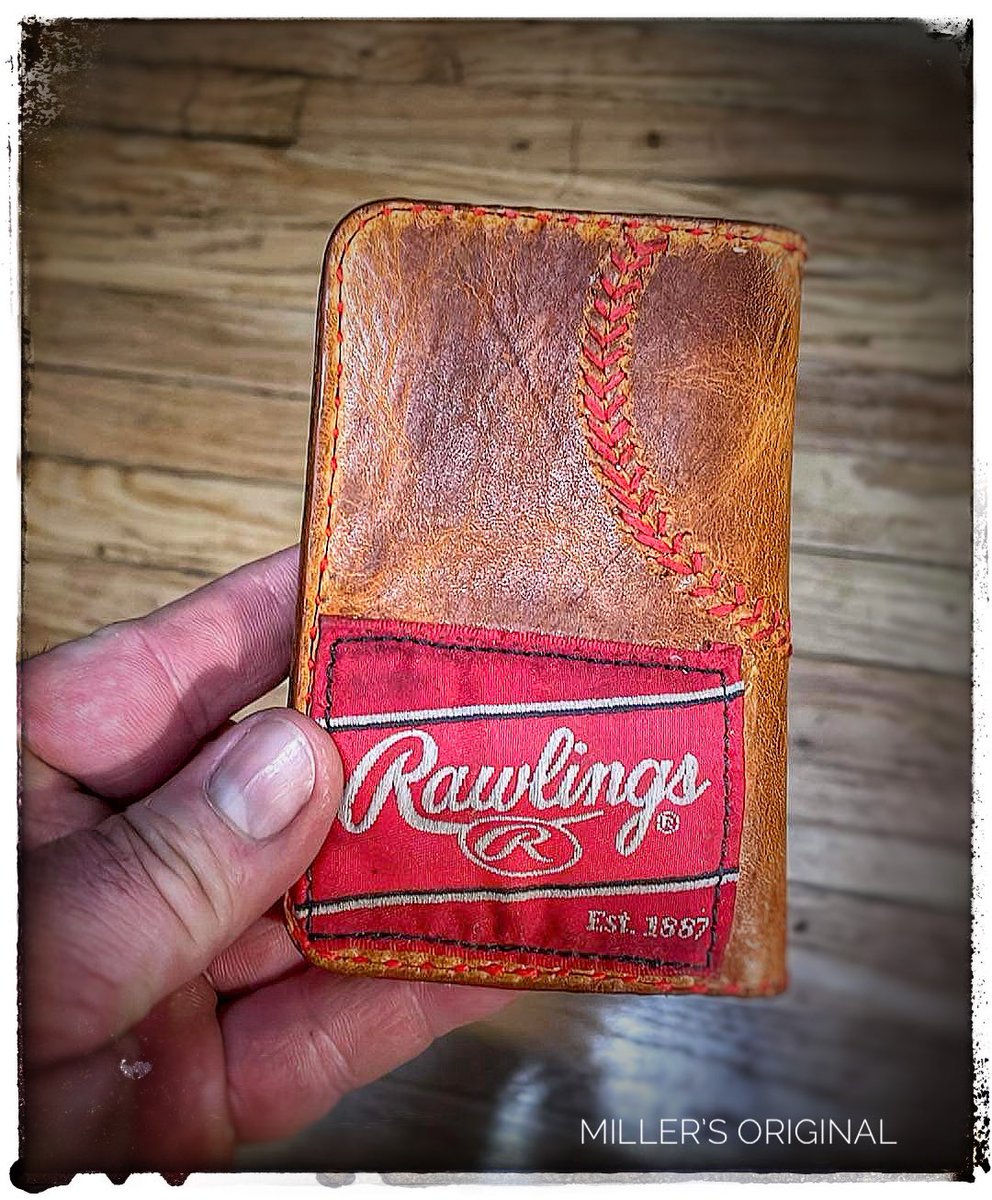 JoeMillerFit's tweet photo. Finished this tonight. #millersoriginal #baseballglovewallet #customleatherwallet https://t.co/obhSgwo6h1