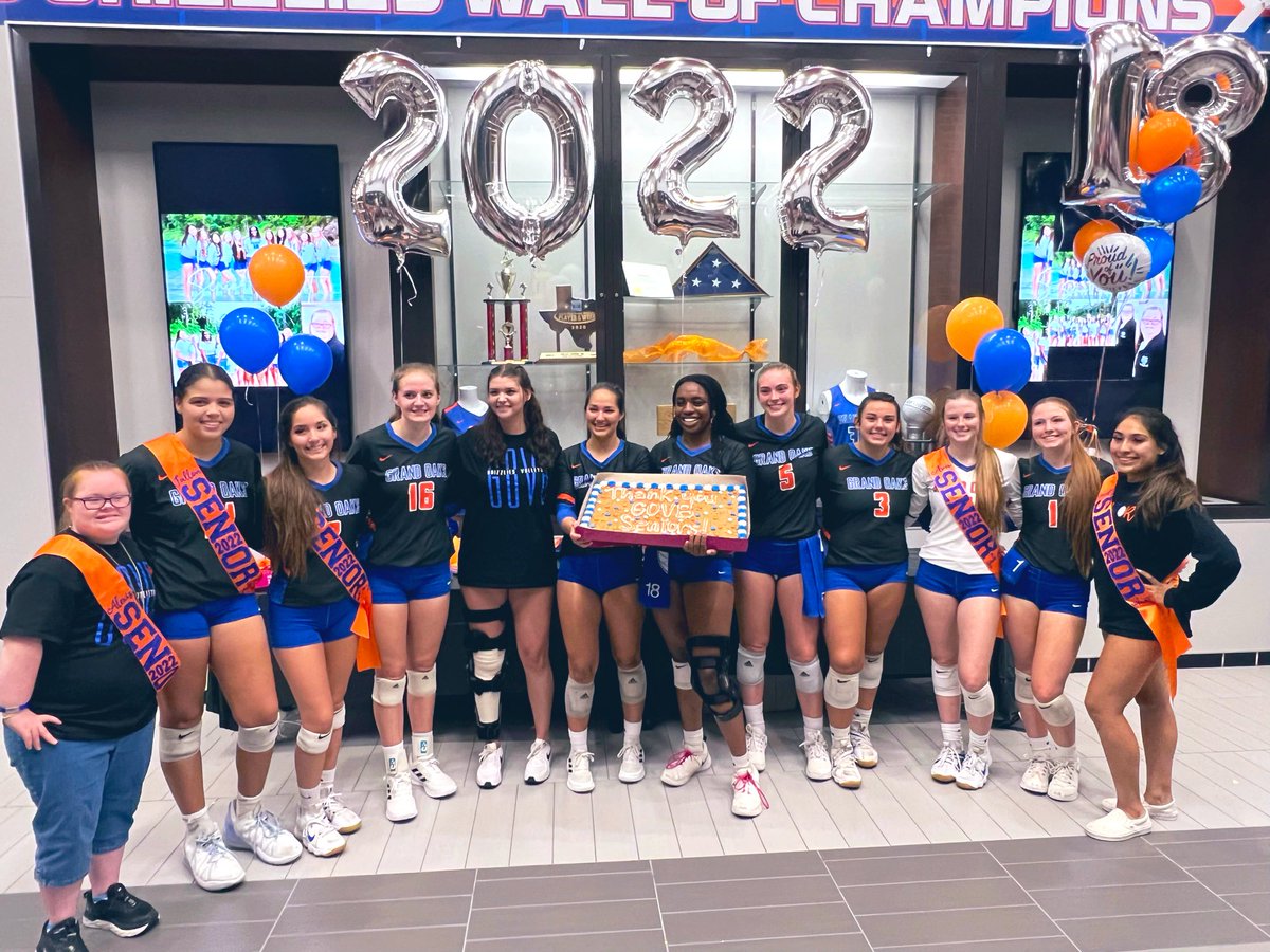grandoaksvb's tweet photo. Special shout out to this senior class!! What a tremendous legacy you have all helped create and left! Watching you all grow over the last 4 years has been such an honor. We can’t thank you enough for all you did to put GOVB on the map!! #classof2022 https://t.co/AadGsrcz00