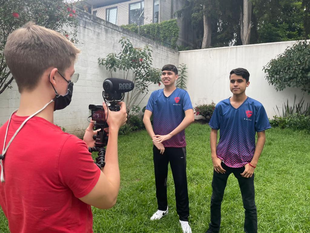 EffectsOrFilms's tweet photo. #behindthescenes | 📸 Photoshoot and short video for @Garra_Official, featuring two of their professional Free Fire league players: "Profe" and "Vega".
#esports #gaming #fun #photoshoot #video #effectsorfilms https://t.co/VBa5RqfTc7
