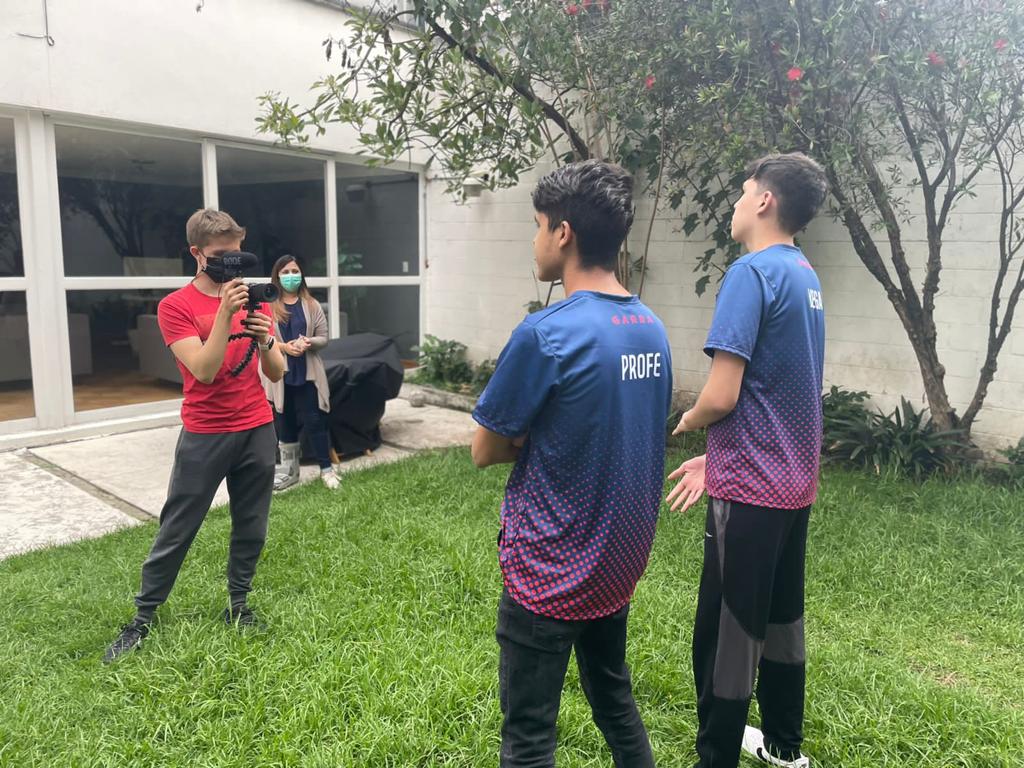 EffectsOrFilms's tweet photo. #behindthescenes | 📸 Photoshoot and short video for @Garra_Official, featuring two of their professional Free Fire league players: "Profe" and "Vega".
#esports #gaming #fun #photoshoot #video #effectsorfilms https://t.co/VBa5RqfTc7