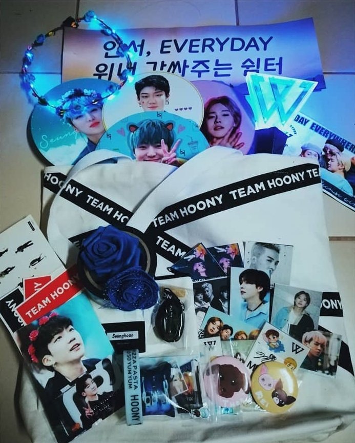 Lee_yojikyu's tweet photo. To the 1st Concert I watchedโจ
Happy Anniv ๐ Love you boys ๐
Then pag-uwi dami plang nakuhang freebies from fansites ๐
#WINNERINMANILA
#EverywhereTourInManila
@yginnercircle #WINNER #์๋
I vote for #MAMAVOTE #mino https://t.co/kn7tZVkxLP