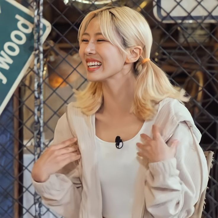 subsubsv's tweet image. you are simply the best in this world, the best for me.
The most beautiful thing my eyes have SEEN. 🤍✨
#Yoohyeonbeautiful #wearewhityou #Yoohyeondeservesthebest @hf_dreamcatcher