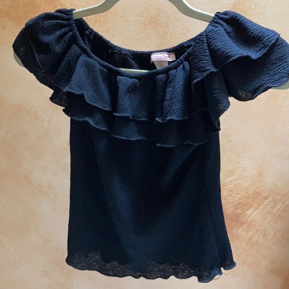 OzziesFlippin's tweet photo. So good I had to share! Check out all the items I'm loving on @Poshmarkapp #poshmark #fashion #style #shopmycloset #corsetstory #diffeyewear #voli: https://t.co/Y8qXlnnN7A https://t.co/FPNioOmsTg