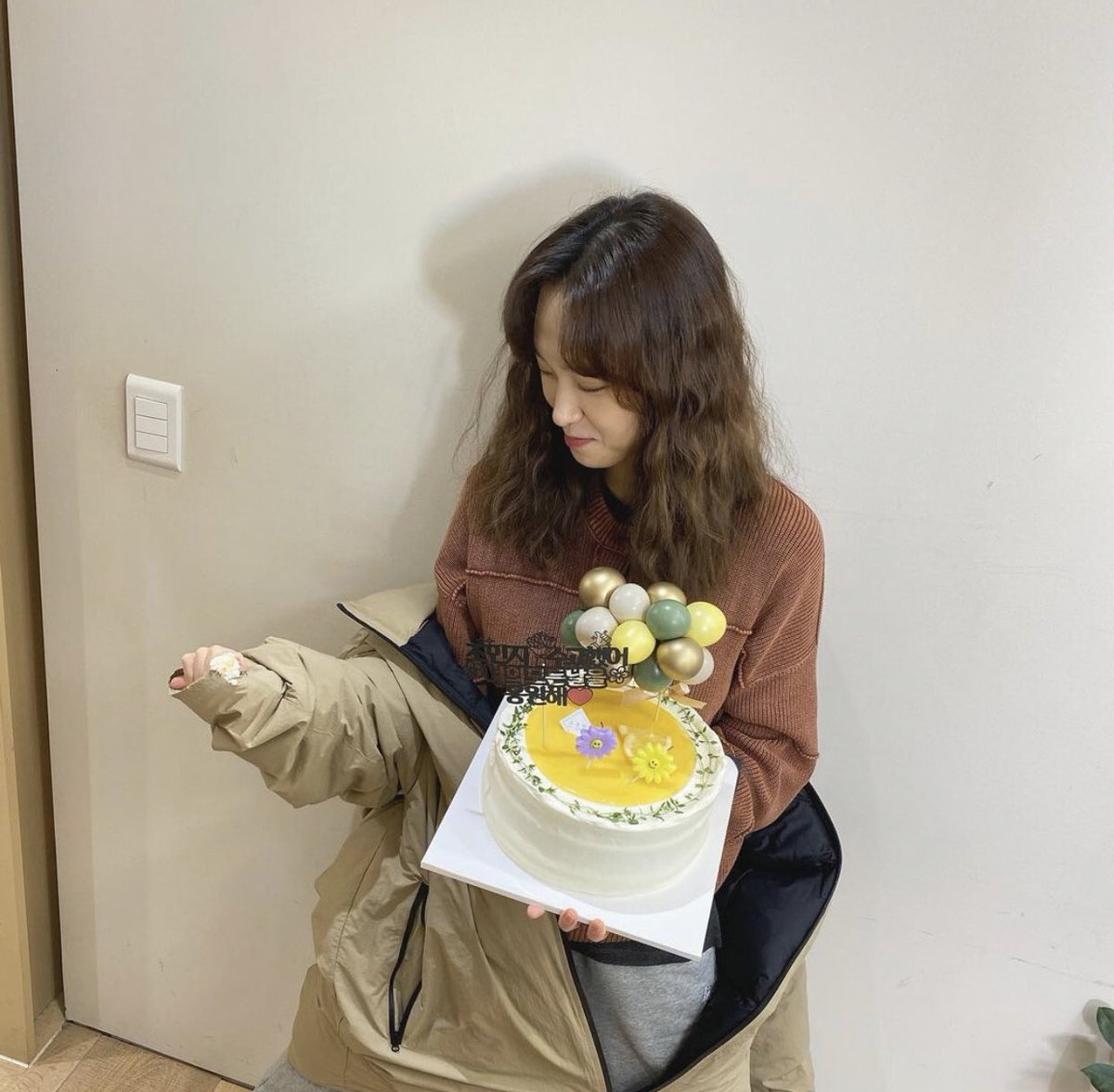 seoulhwi's tweet photo. YALL RYU HYE YOUNG BREATHED !! 🤩 https://t.co/w47rveNiM5
