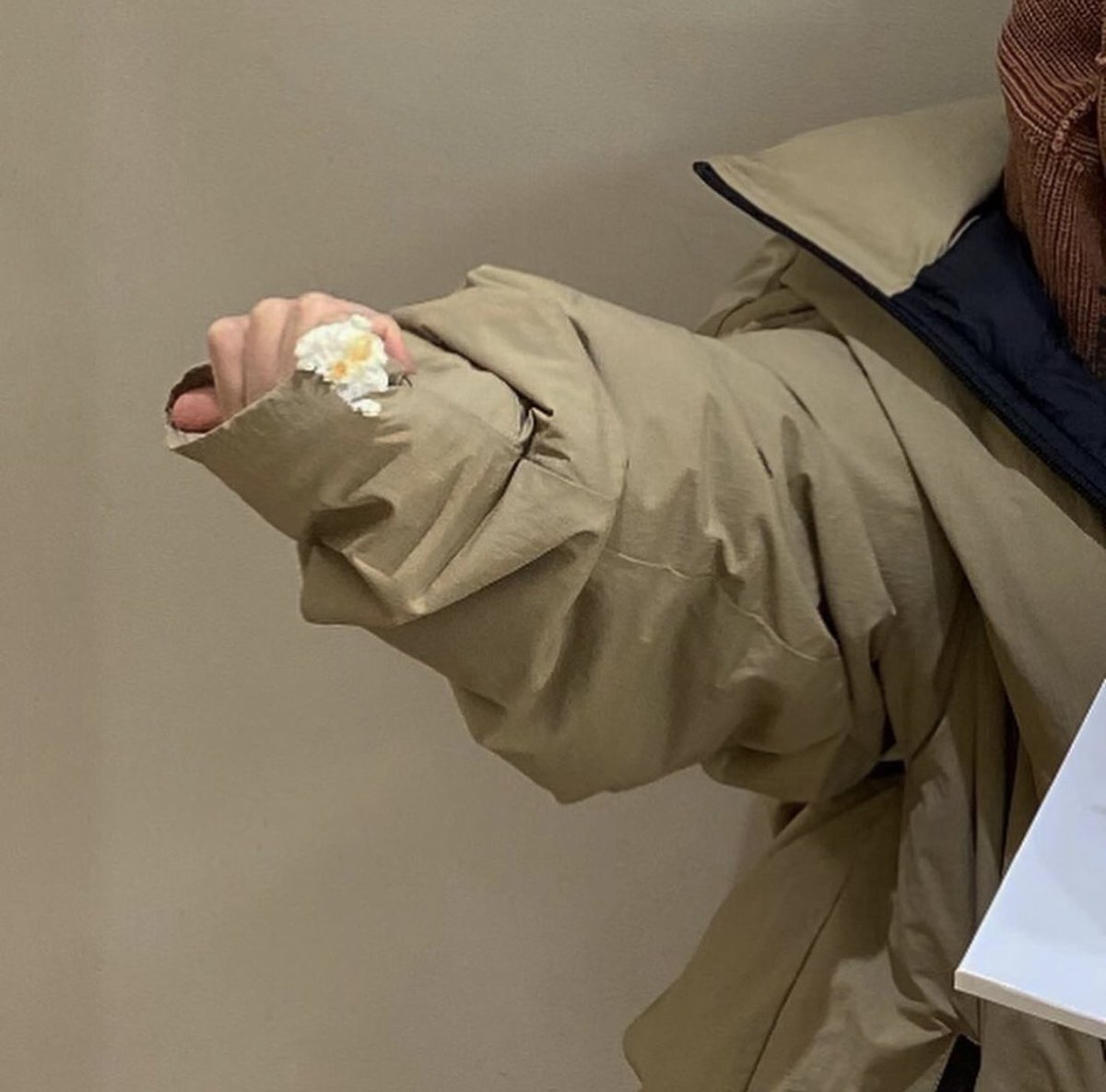 seoulhwi's tweet photo. YALL RYU HYE YOUNG BREATHED !! 🤩 https://t.co/w47rveNiM5