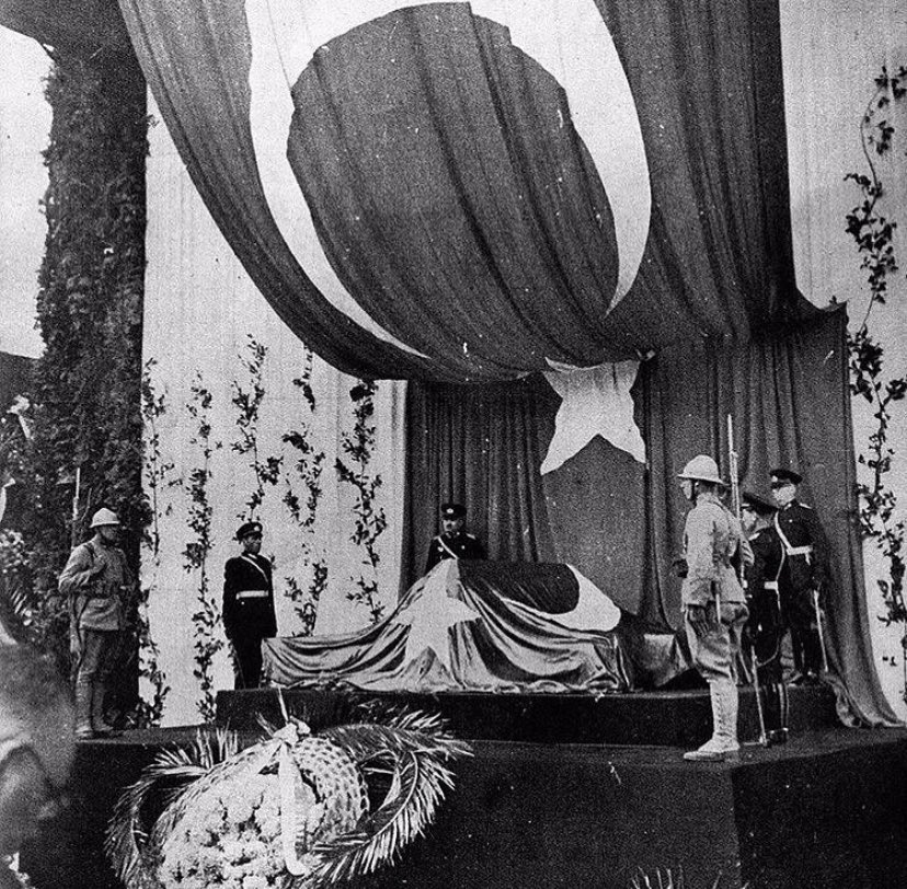 1881 - ~  🇹🇷🕯ULU ÖNDER GAZİ MUSTAFA KEMAL ATATÜRK Atamızı en derin Saygı ve özlemle anıyorum. 😞❤️