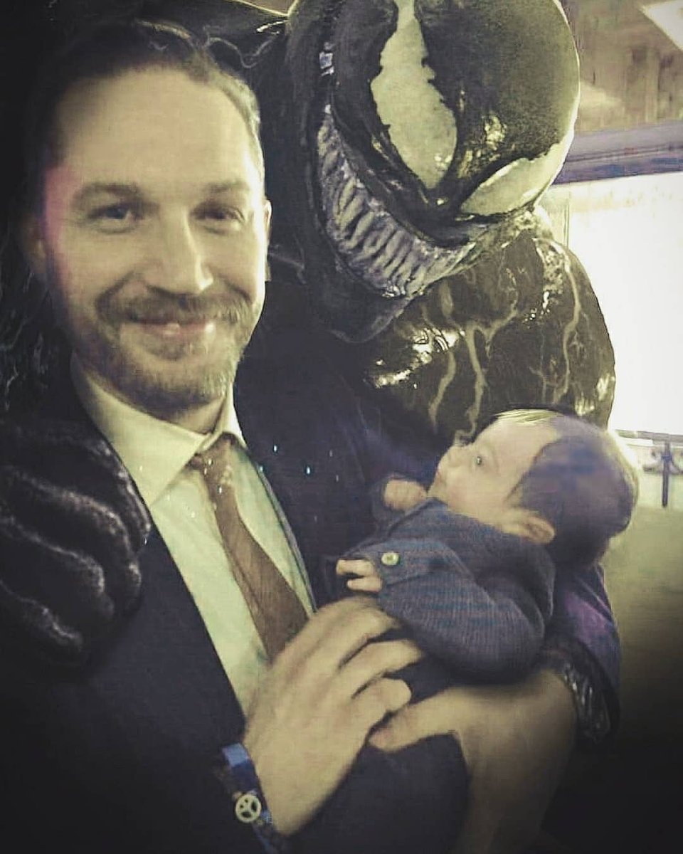 IlitiaForever's tweet photo. A great friend gave me these edited photos of my little family, I think it's nice to share it. She did not stop loving how great they were! 🥺♥ #symbrock #photoedition #Nobis #veddie #Venom #Venom2 #venomxeddie #fanficnobis #babysleeper https://t.co/K1QOeMac6q