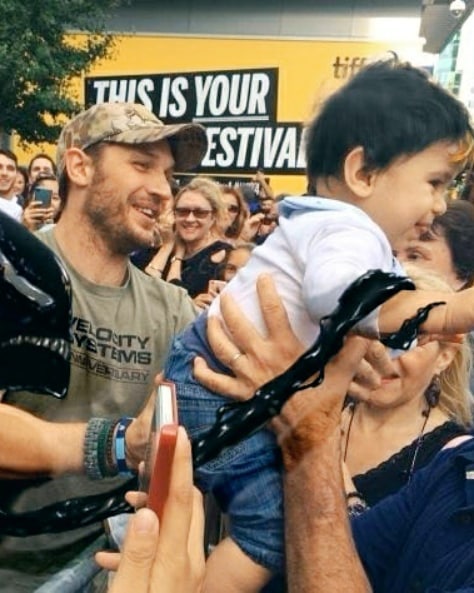 IlitiaForever's tweet photo. A great friend gave me these edited photos of my little family, I think it's nice to share it. She did not stop loving how great they were! 🥺♥ #symbrock #photoedition #Nobis #veddie #Venom #Venom2 #venomxeddie #fanficnobis #babysleeper https://t.co/K1QOeMac6q