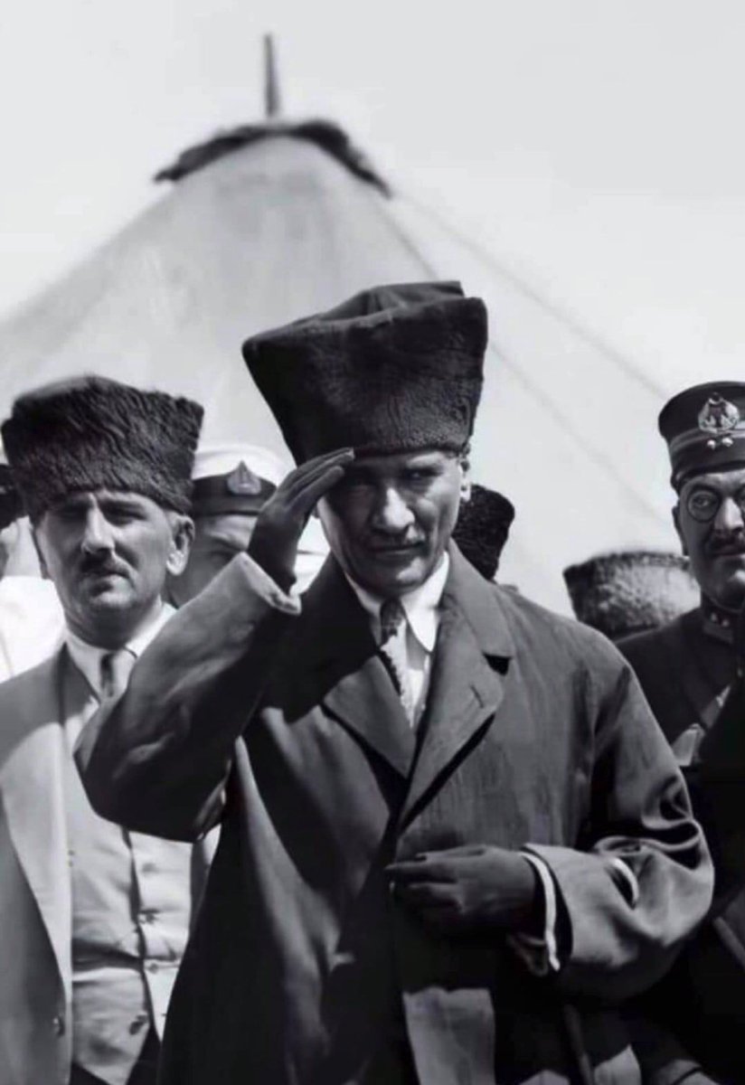 Bir adam düşünün, bir milleti uyandırsın. Ve bir ölüm düşünün ancak bu kadar ölümsüz olsun. #10Kasım