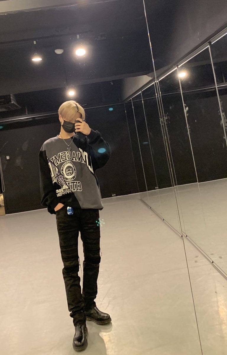 theneonsite's tweet photo. Hey,Hey!👋🏻 Su chico-pulpo favela está de regreso, y no, no estaba de parranda, ojalá, andaba perdido en mi cueva haciendo el #PURPLESTREAM bc #MyHeartBeatsForPK que soy su fan las amo, no dejaré de hacerles stream por nada 🛐💜
.˳⁺⁎˚#HYUN🐙 https://t.co/PXj7j4r2fQ