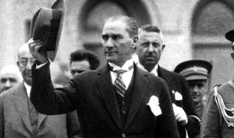 "Paz en casa, paz en el mundo."
"Yurtta sulh, cihanda sulh"
Mustafa Kemal Atatürk