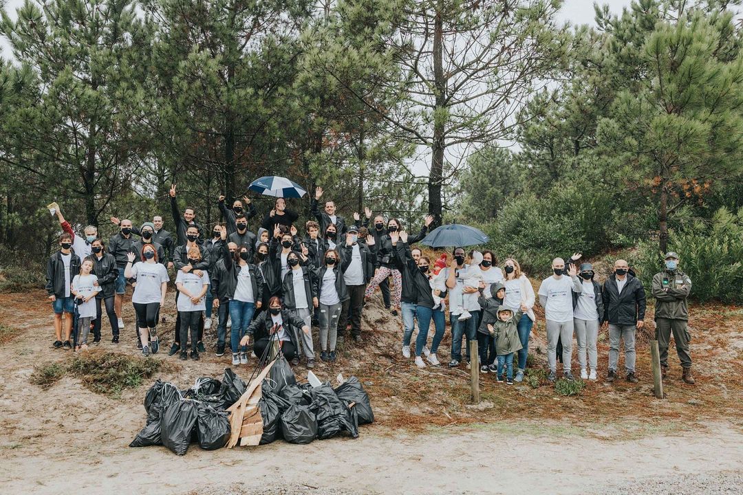 ArvindAgrawal65's tweet photo. Our ESG initiatives continue! Last month, some of our staff and their families in Portugal cleaned up the local beach to make a difference to our planet. 🌳 Let’s continue to get out there and clean up our planet together as #OneConcentrix! https://t.co/9JMZe8TB05