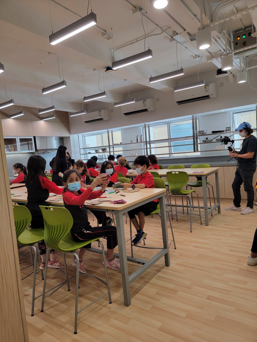 Adri_Mahoney's tweet photo. Grade 3's at DSC go live with @CNN displaying their upcycling skills as they make reusable beeswax food wraps. #ECOxDSC #CallToEarth https://t.co/HO9B5FJ37e