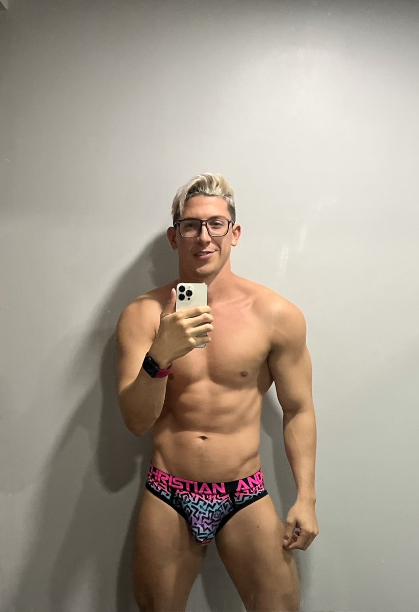 dannymontero_x's tweet photo. Nite niteeeeee @andrewchristian @ACenEspanol #andrewchristian #actrophyboy #trophyboy #trophyboyxac https://t.co/zQ3DYB5Z7n