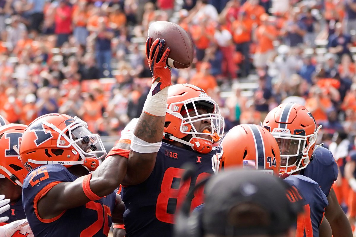 #AGTG Blessed to receive my first Division 1 offer from the University of Illinois!#IlliniNation 
<a href="/BretBielema/">Bret Bielema</a> <a href="/Coach_Walters/">Ryan Walters</a> <a href="/IlliniFootball/">Illinois Football</a>