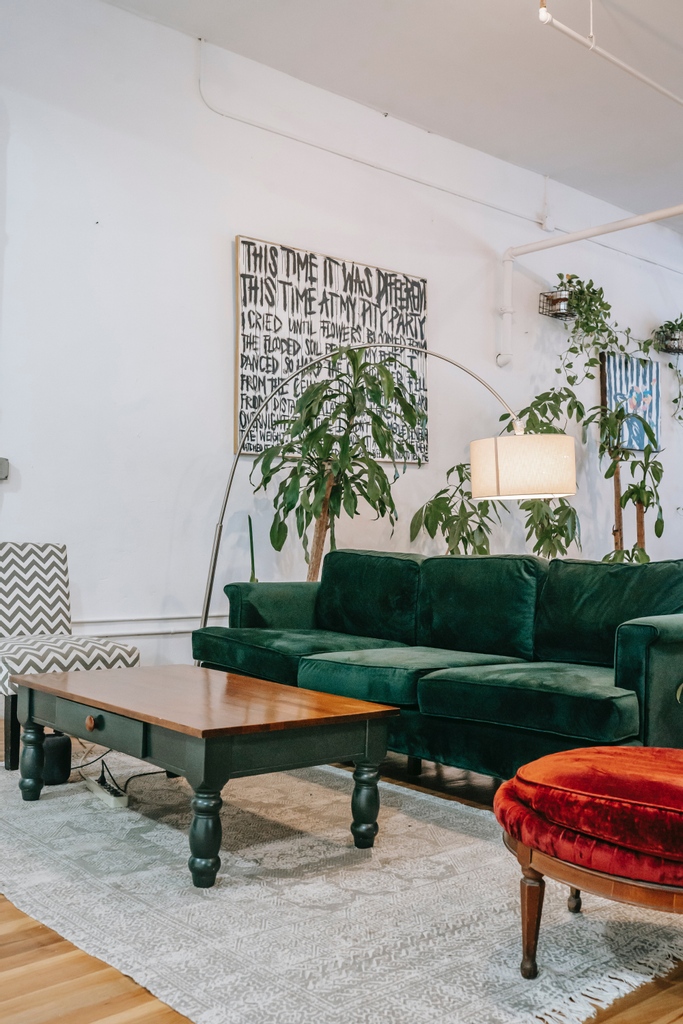 SuttonGroup's tweet photo. We love these pops of BRIGHT colours. 😍
Nothing brings a contemporary, modern home to life like some bold coloured pieces of furniture.
What are your thoughts on this style of interior design? Love it? 👍 or Leave it? 👎 #SuttonGroup #SuttonRealty #iAmASuttonAgent https://t.co/YJS5dqq2JM
