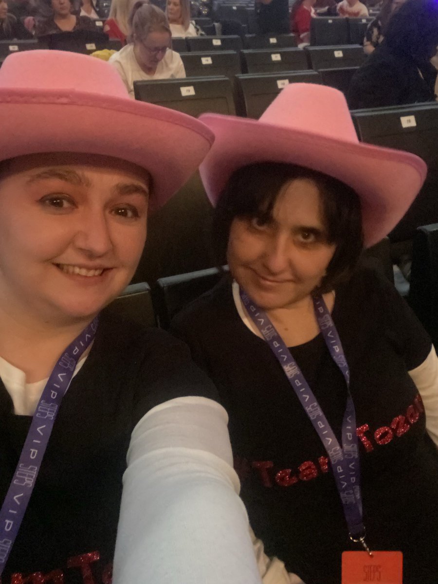 karenorourke's tweet photo. We wore #teamtozer t-shirts to @OfficialSteps on Monday to show our support to the wonderful @Faye_Tozer well done to @LSLofficial @llatchfordevans @Ianhwatkins @_ClaireRichards for an amazing show. T-shirt made by @Pipstick https://t.co/hN628tNqaz https://t.co/qFf7KQhX8D