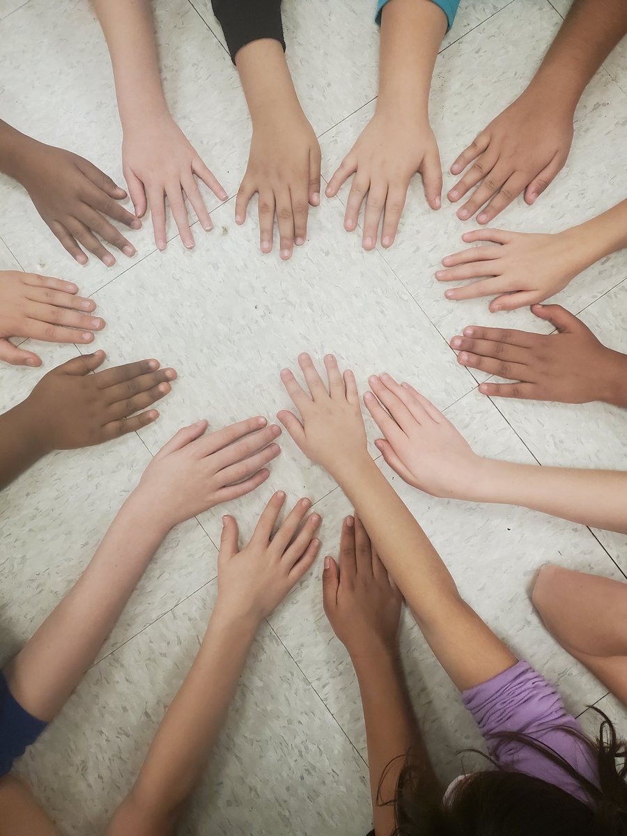 ConestogoStars's tweet photo. We read #thecolorofus and #theproudestblue today in Grade 1 & 2. Celebrating the similarities and differences that make our classes shine! #buildingcommunity @wrdsb @crewrdsb https://t.co/Z4sm3ikomh
