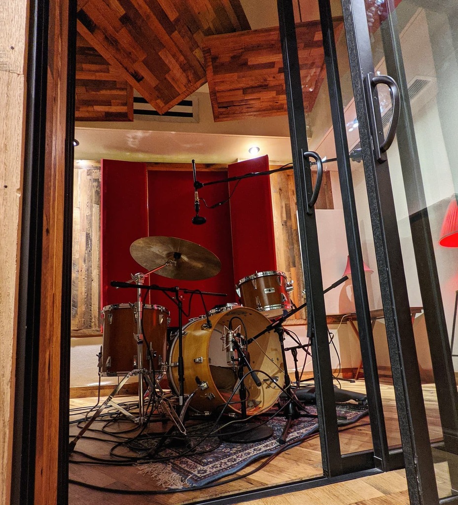 A rare sight! Our vintage <a href="/yamahamusicusa/">Yamaha Music USA</a> kit set up in our large iso room for <a href="/mtjoyband/">Mt. Joy</a> to get that THUD.

 We can get an incredibly tight sound in here. And when you need that room sound just open the door ☺️

#spicehousesound #phillyart #music #rock … instagr.am/p/CWq1gHZpkgR/