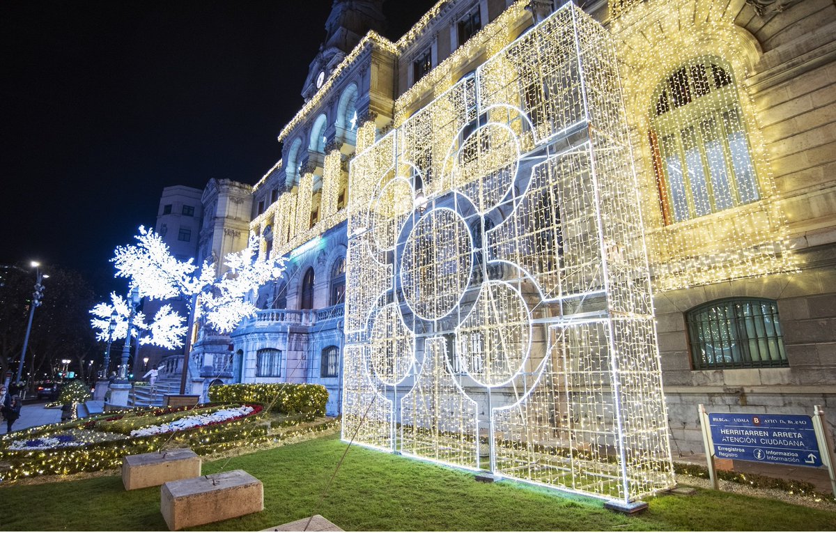 Bilbok Gabonetako argiak piztu ditu! 🎄⭐
#Bilbao enciende las luces de #Navidad 🎄⭐

#BilbaoGabonak #Gabonak