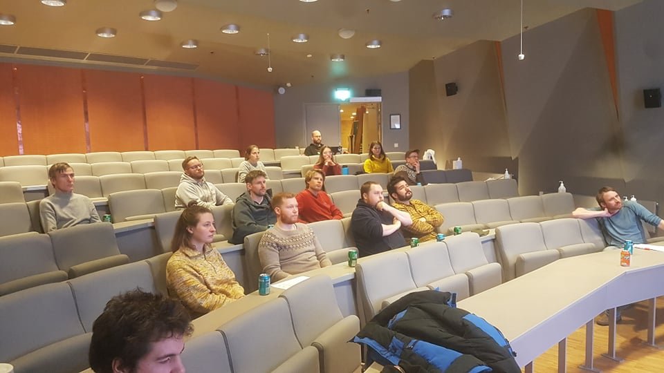svalbox's tweet photo. A warm start to the #Svalbard #RockVault #Paleoclimate days at @UNISvalbard! Kristin Bergmann of @MIT breaks the ice with deep-time #paleotemperature records. https://t.co/8zxo5V58Cw