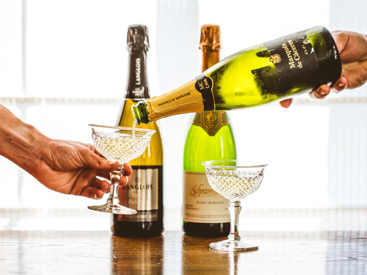 Let the holiday celebrations begin! 🥂 Do you have a 5k 🏃‍♀️ running or champagne 🍾 drinking family on Thanksgiving?